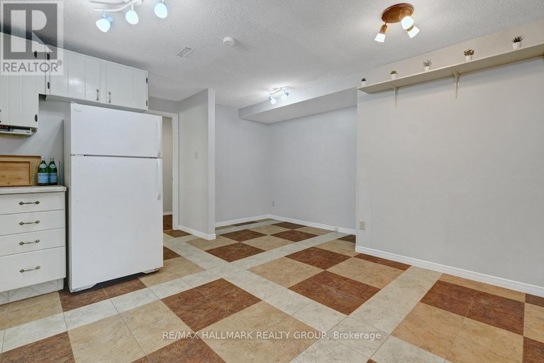 28869609/6957-notre-dame-street/chateauneuf/ottawa/ontario/K1C1H8_30