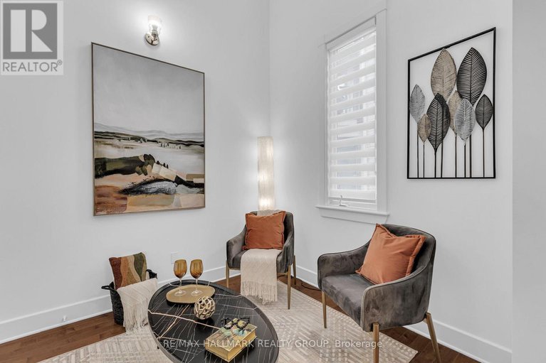 28335496/b301-124-guigues-avenue/lower-townbyward-market/ottawa/ontario/K1N5H7_8