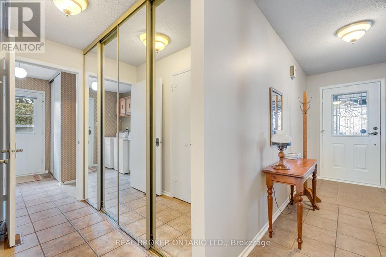 28308376/127-chimo-drive/katimavik/ottawa/ontario/K2L2G7_20
