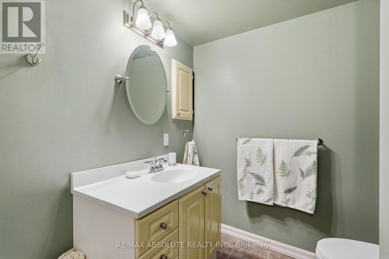 29579174/1594-st-georges-street/bilberry-creekqueenswood-heights/ottawa/ontario/K1E2M9_24