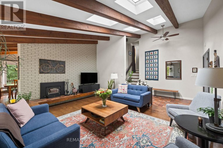 29437066/5984-third-line-road-n/rideau-twp-w-of-hwy-16-north-of-reg-rd-6/ottawa/ontario/K0A2T0_11