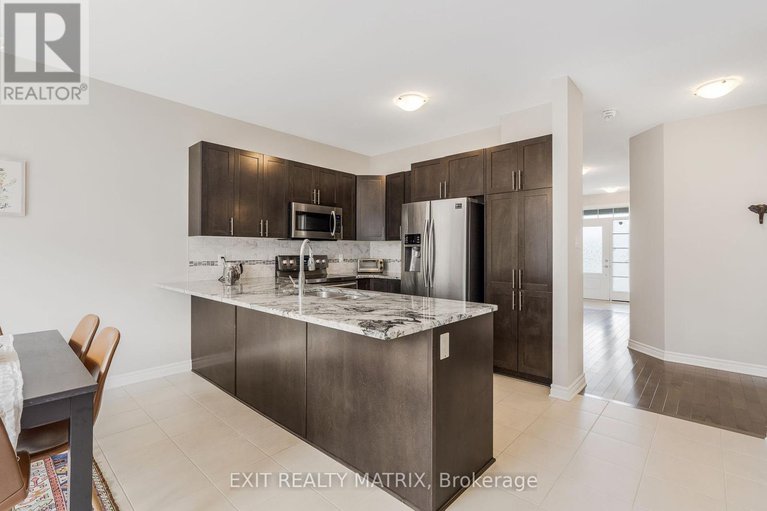 28843845/682-decoeur-drive/avalon-west/ottawa/ontario/K4A1H1_6