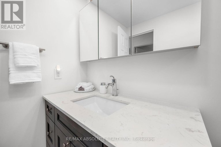 29030297/2406-1081-ambleside-drive/woodroffe/ottawa/ontario/K2B8C8_30