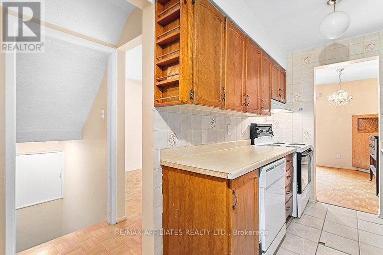 28493439/1911-simard-drive/chateauneuf/ottawa/ontario/K1C3B9_10