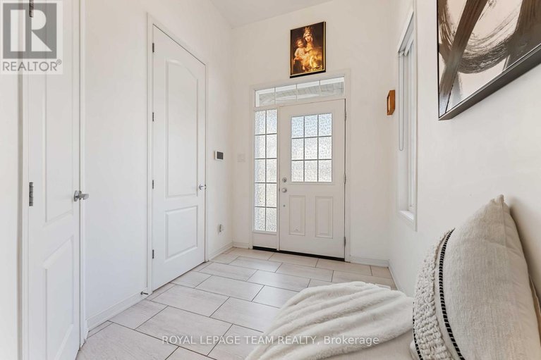 29422756/359-melodie-street/mer-bleuebradley-estatesanderson-park/ottawa/ontario/K1W0L8_4