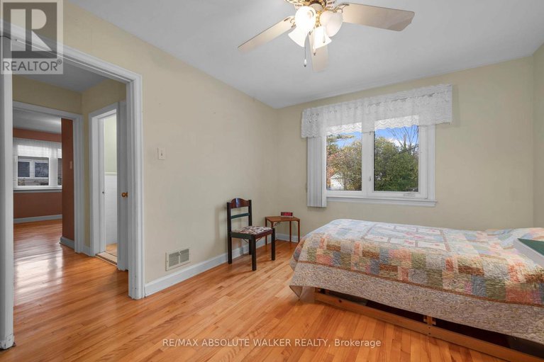 29110851/2243-hillary-avenue/alta-vista/ottawa/ontario/K1H7H7_15