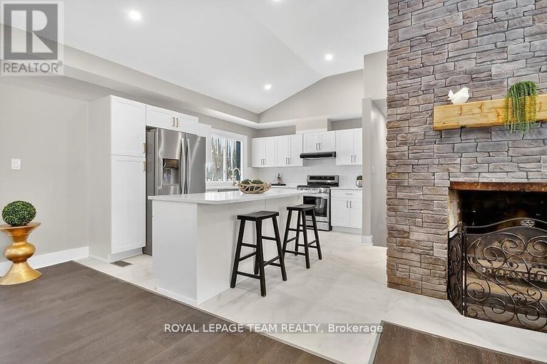 29467727/6636-marina-drive/manotick-south-to-roger-stevens/ottawa/ontario/K4M1B3_12