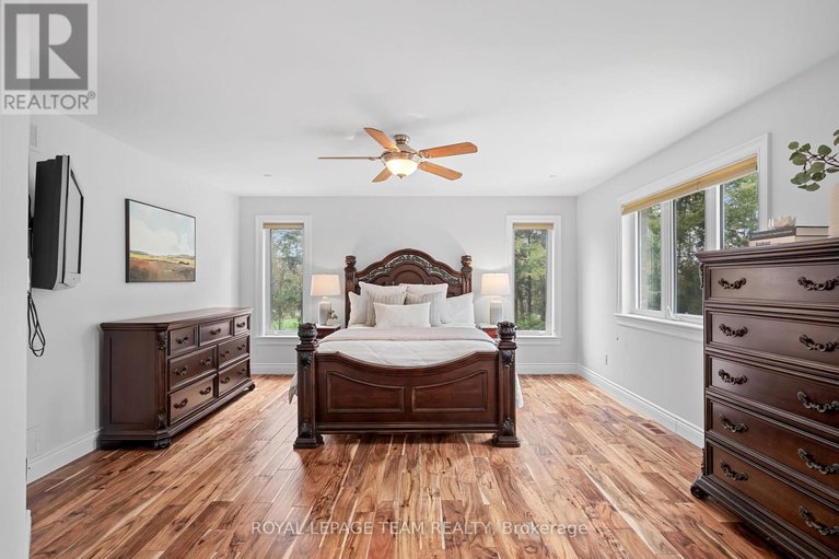 28316771/2377-pine-avenue/manotick-east-to-manotick-station/ottawa/ontario/K4M1B4_24