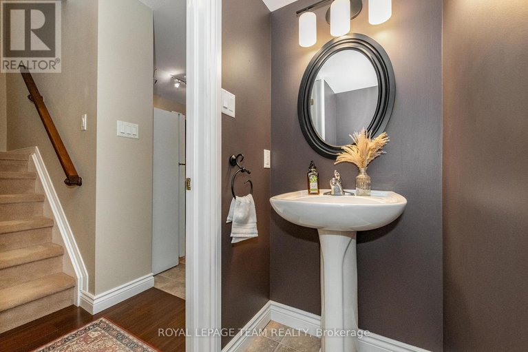 28874351/126-wharhol-private/westcliffe-estates/ottawa/ontario/K2H1G6_17