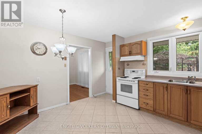 28812739/3348-kodiak-street/south-keys/ottawa/ontario/K1V7S8_17