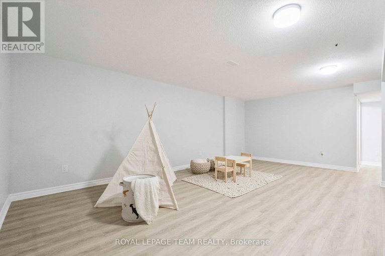 28540761/606-lapland-private/emerald-meadowstrailwest/ottawa/ontario/K2V0S2_43