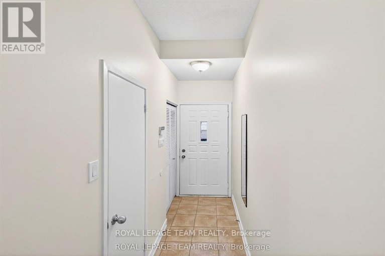 29580107/13-2-bertona-street/manordale/ottawa/ontario/K2G0W3_3