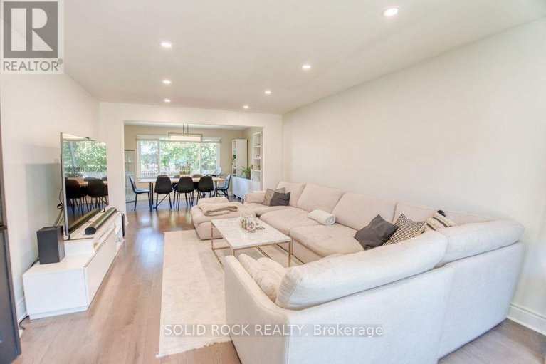 28874945/13-weatherwood-crescent/pineglencountry-place/ottawa/ontario/K2E7C5_4