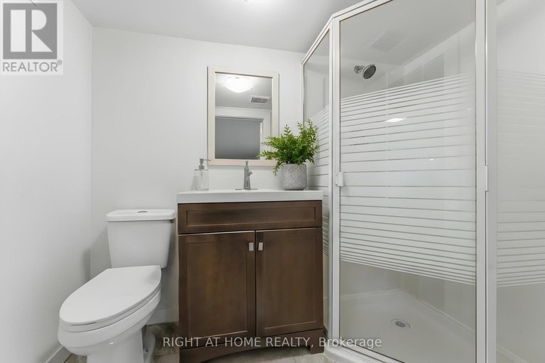 29090557/147-longpre-street-e/vanier/ottawa/ontario/K1L7J5_15