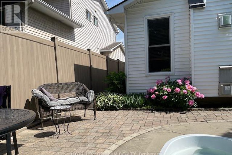 29296774/118-seabrooke-drive/glencairnhazeldean/ottawa/ontario/K2L2R4_38