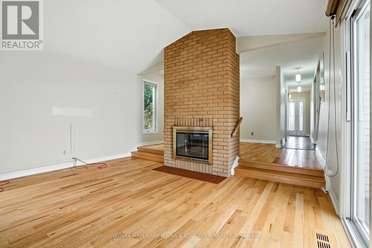 28807492/1115-st-emmanuel-terrace/convent-glen-north/ottawa/ontario/K1C2J6_14