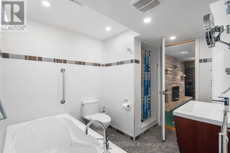 28957862/16-benson-street/borden-farmstewart-farmcarleton-heightsparkwood-hills/ottawa/ontario/K2E5J5_38