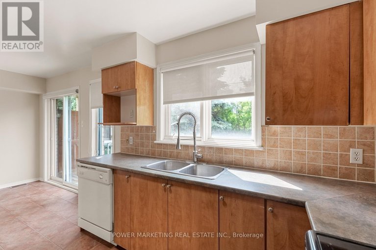 29481547/10-1701-blohm-drive/hunt-club-park/ottawa/ontario/K1G6N6_15