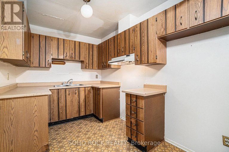 29065539/90-15-baneberry-crescent/glencairnhazeldean/ottawa/ontario/K2L2Y3_15