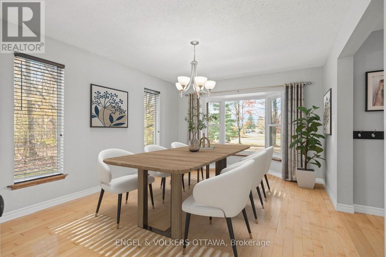 29015610/4720-whispering-willow-drive/sarsfieldbearbrook/ottawa/ontario/K4B1J1_13