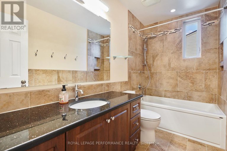 29066042/3804-autumnwood-street/emerald-woodssawmill-creek/ottawa/ontario/K1T2G8_25