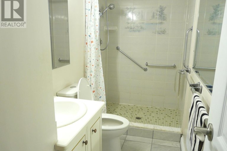 28994932/penthouse-2-158c-mcarthur-avenue/vanier/ottawa/ontario/K1L8E7_14