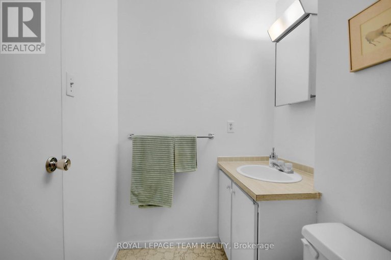 28457035/708-20-chesterton-drive/borden-farmstewart-farmcarleton-heightsparkwood-hills/ottawa/ontario/K2E6Z7_32