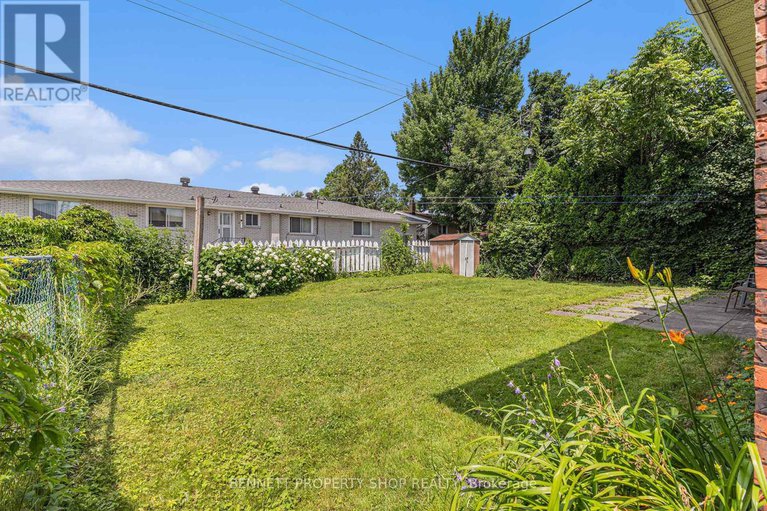 28615266/1219-vancouver-avenue/ellwood/ottawa/ontario/K1V6V2_19