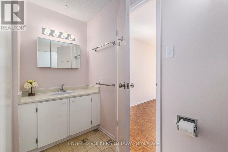 28919458/1110-2951-riverside-drive/mooneys-bayriverside-park/ottawa/ontario/K1V8W6_21