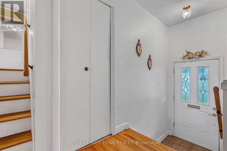 29364334/1166-castle-hill-crescent/copeland-park/ottawa/ontario/K2C2A8_14