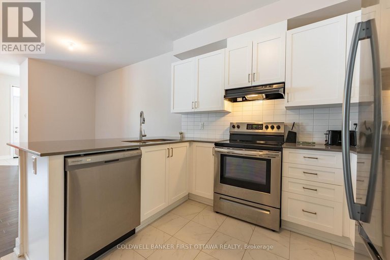 28161394/834-bascule-place/btwn-franktown-rd-fallowfield-rd/ottawa/ontario/K0A2Z0_12