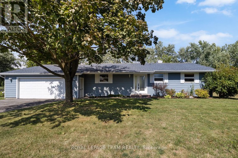 28822085/1245-fairway-drive/manotick-south-to-roger-stevens/ottawa/ontario/K4M1B3_2