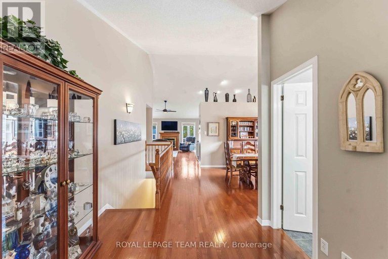 29666144/45-burnstead-crescent/emerald-meadowstrailwest/ottawa/ontario/K2M2T4_5