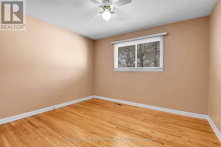 29636837/1582-digby-street/riverview-park/ottawa/ontario/K1G0P6_24