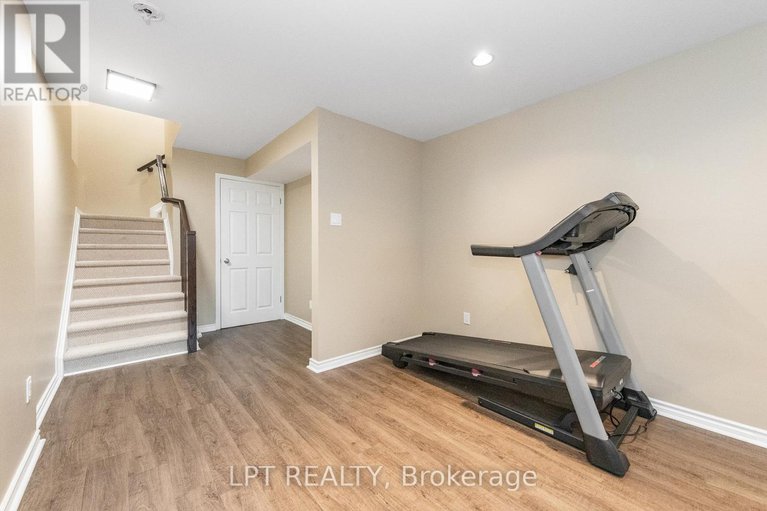 28801057/950-torovin-private/pineview/ottawa/ontario/K1B0A7_17