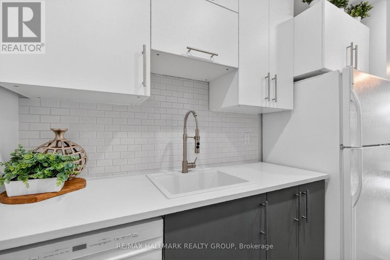 29379154/12-black-forest-lane/arbeatha-park/ottawa/ontario/K2H5C8_25