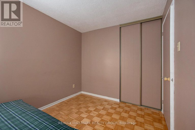 29079645/1570-payette-drive/bilberry-creekqueenswood-heights/ottawa/ontario/K1E1S9_27