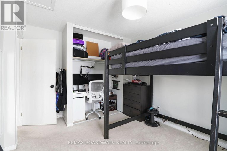 29374178/2094-sunland-drive/fallingbrookgardenway-south/ottawa/ontario/K4A3L1_27