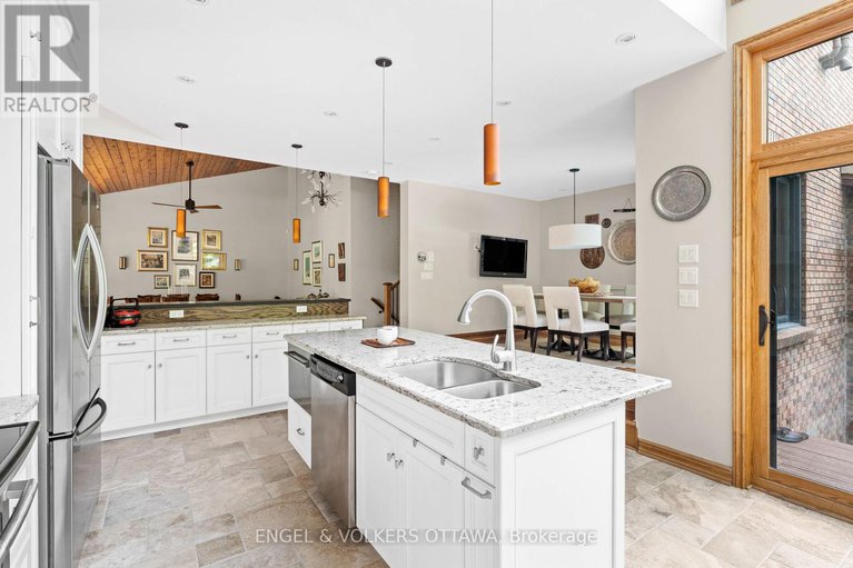 28760477/37-revol-road/merivale-gardens/ottawa/ontario/K2G0B8_12