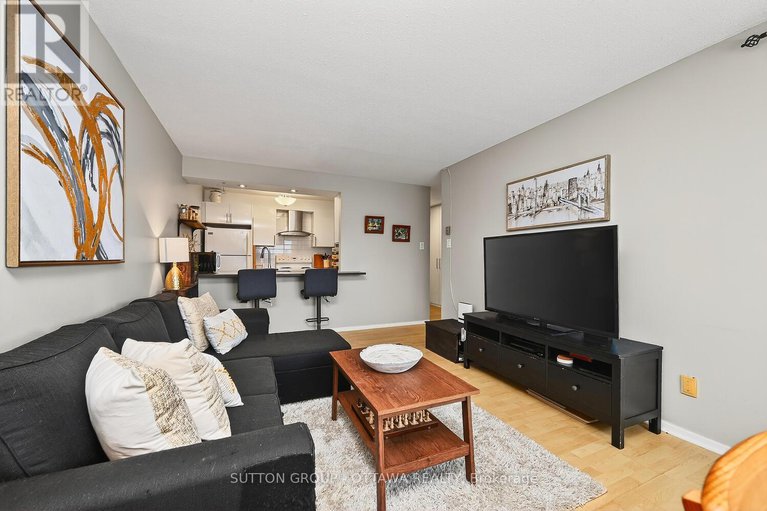 29217900/317-214-viewmount-drive/borden-farmstewart-farmcarleton-heightsparkwood-hills/ottawa/ontario/K2E7X3_5