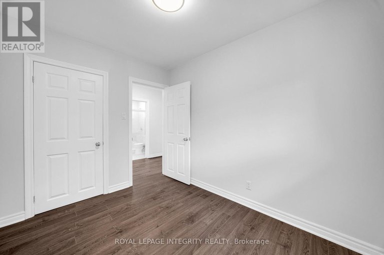 28649206/18-sullivan-avenue/meadowlandscrestview/ottawa/ontario/K2G1T3_24