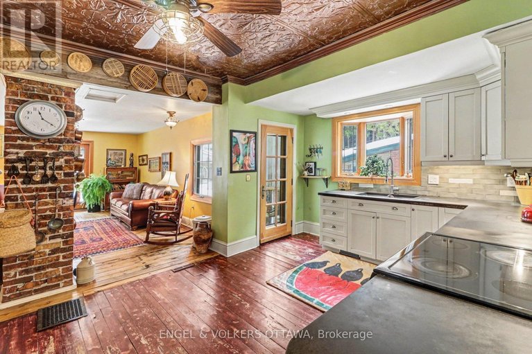 29586411/88-pinhey-street/hintonburg/ottawa/ontario/K1Y1T4_12