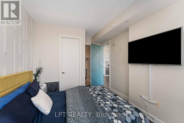 28356042/307-111-champagne-avenue-s/west-centre-town/ottawa/ontario/K1S5V3_18