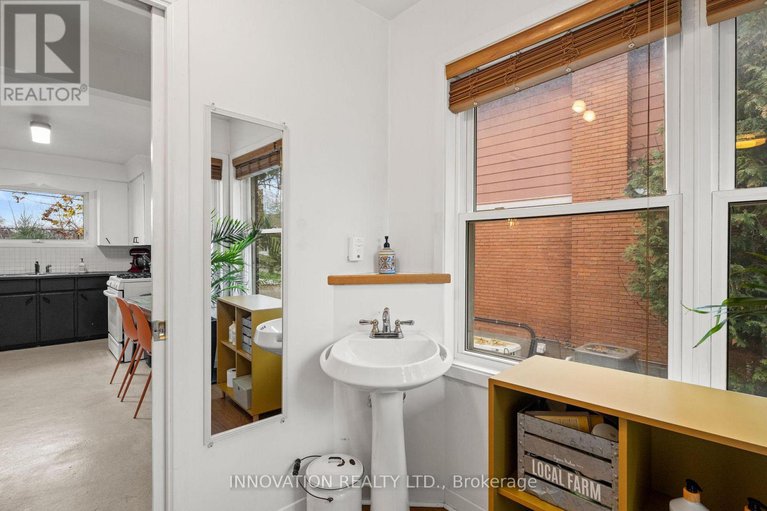 29116393/542-wolffdale-crescent/overbrookcastle-heights/ottawa/ontario/K1K1N5_20