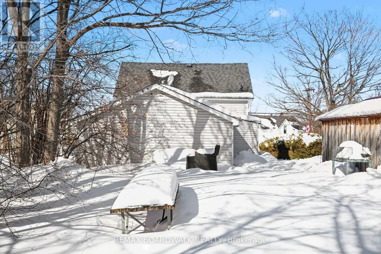 29437063/101-church-street/almonte/mississippi-mills/ontario/K0A1A0_30