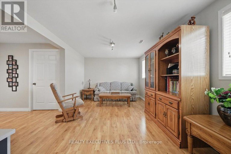 29406075/2935-baseline-road/clarencerockland-twp/clarence-rockland/ontario/K0A3N0_26