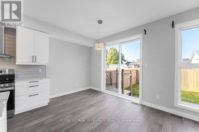 29214070/b-875-contour-street/mer-bleuebradley-estatesanderson-park/ottawa/ontario/K1W0G6_15