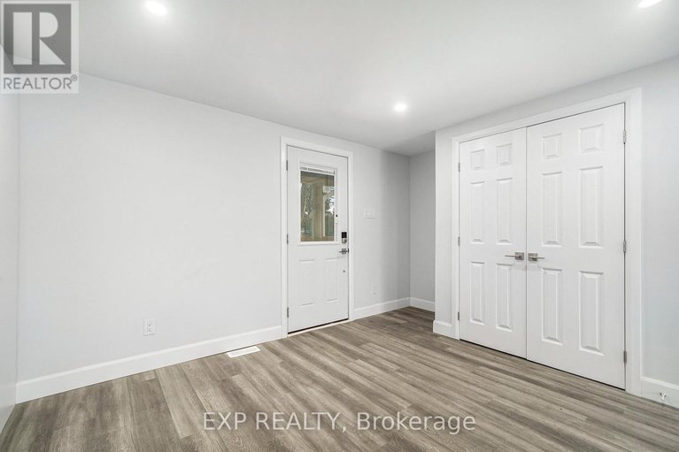 29103619/35-lazy-nol-court/fringewood/ottawa/ontario/K2S1T5_4