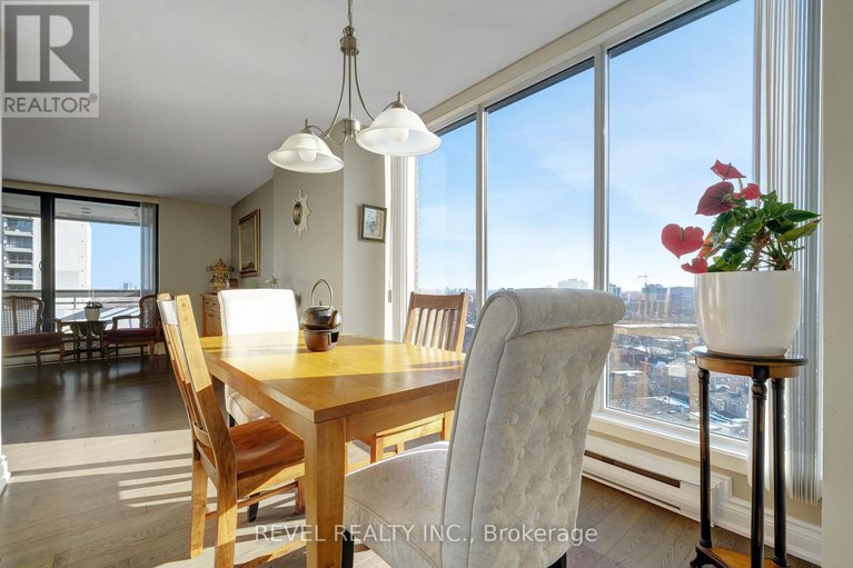 29439631/1403-20-the-driveway-drive/ottawa-centregolden-triangle/ottawa/ontario/K2P1C8_8