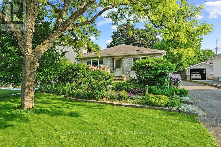 28329411/312-mountbatten-avenue/alta-vistafaircrest-heights/ottawa/ontario/K1H5W3_3